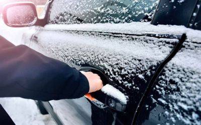 Что нужно сделать, чтобы дверь в машине не замерзла: простой трюк - lifehelper.one