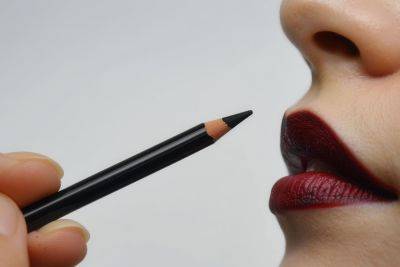 Как сделать контуринг лица карандашом для губ - nashsovetik.ru