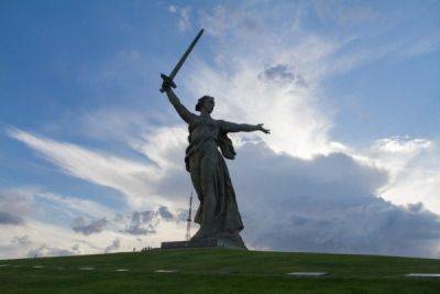 В Госдуме назвали идиотом активиста, предложившего "одеть" монумент "Родина-мать" - porosenka.net - республика Коми - республика Башкирия