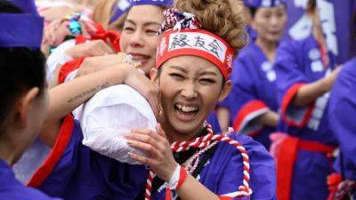 Фестиваль почти голых в Японии. Впервые за тысячу лет в нем приняли участие женщины - fokus-vnimaniya.com - Япония