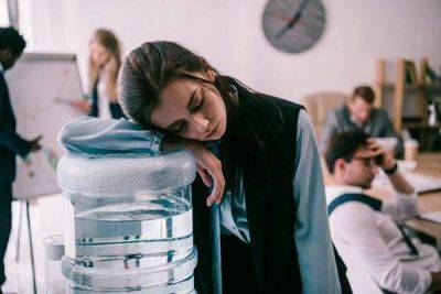 Почему важно пить много воды на работе и как этого добиться - lifehelper.one