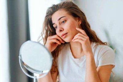 Как отличить сыпь от акне и можно ли делать косметологические чистки? - lifehelper.one