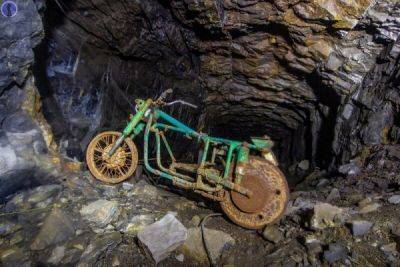 Что делает мотоцикл на глубине 150 метров под землёй на Урале - porosenka.net