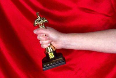 Сколько стоит статуэтка «Оскар»? Малоизвестные факты о знаменитой награде - shkolazhizni.ru - Сша - Англия