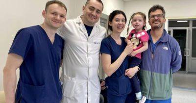 За 3000 км по домогу. Українські лікарі врятували 4-річну дівчинку з Північної Ірландії - womo.ua - Україна