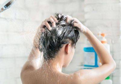 Какие витамины можно добавлять в шампунь для волос и как это сделать правильно: берём на заметку - lifehelper.one