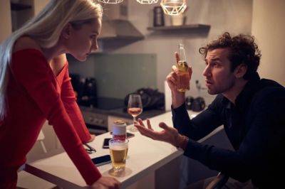 Созависимость. Нарколог объяснил, можно ли вылечить алкоголизм любовью - aif.ru