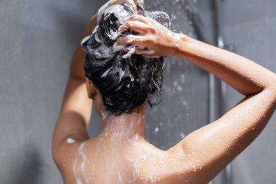 Один или два: сколько раз нужно наносить шампунь на волосы - nashsovetik.ru