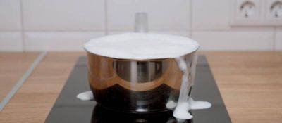 Пригоревшее молоко само «отстанет» от кастрюли: нужна сода, вода и уксус - lifehelper.one
