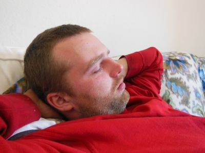 Можно ли компенсировать недостаток ночного сна дневным отдыхом? - shkolazhizni.ru