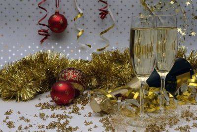Можно ли отмечать Новый год круглый год? - lifehelper.one - Россия - Греция - Швейцария - Япония - Снг - Сербия - Черногория