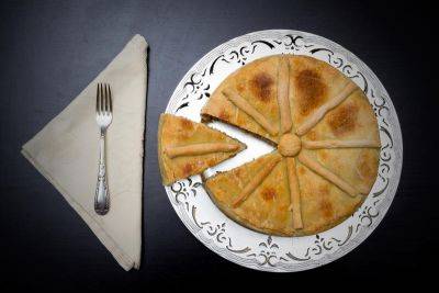 Как быстро приготовить пирог с начинкой из отварного мяса? - shkolazhizni.ru