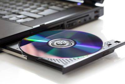 Стоит ли покупать DVD и видеокассеты в 2025 году? - shkolazhizni.ru
