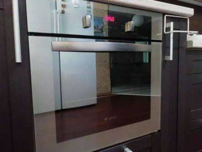 Павел Господарик - Это простое средство быстро избавит от жира и налета на дверце духовки: у вас оно точно есть - lifehelper.one