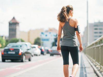 Ходьба поможет избавиться от боли в спине - shape.ru - Австралия